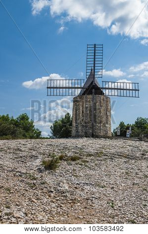 Daudet's Windmill - Fontvielle (france)