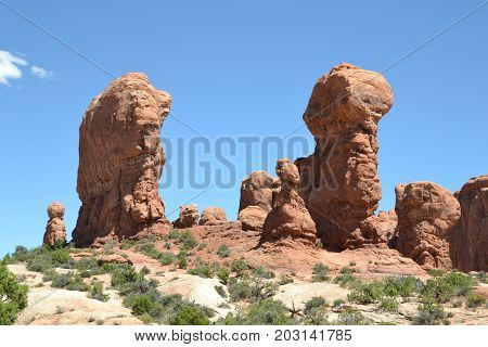 utahs arches national park has stunning landscapes filled with rock formations, arches and dunes