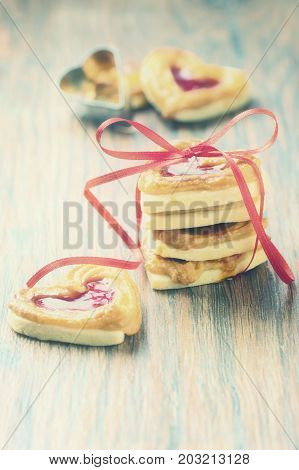Cookies with marmalade in retro look .