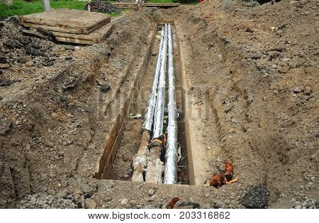Pipes for water in an earthen trench. Repair and replacement of sewer