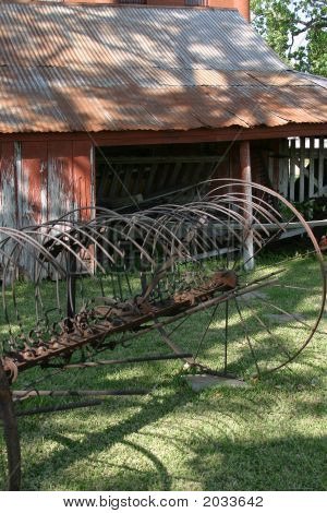 ยุ้งข้าวและอุปกรณ์ฟาร์ม