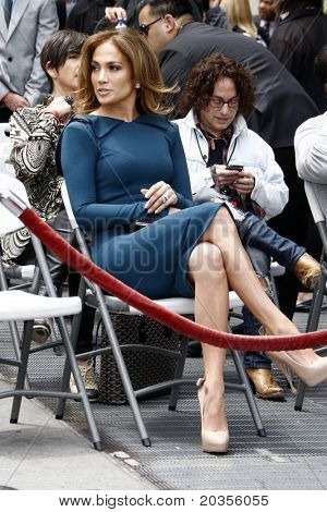 LOS ANGELES - 23 de mayo: Jennifer Lopez en el paseo de Hollywood de Simon Fuller de la ceremonia de estrellas de la fama en W 