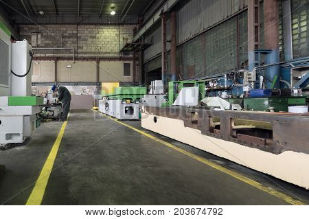 A long shop of a factory for the production of metalworking machines.