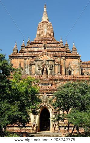 Bagan Sulamani Pahto - is one of Bagan's most attractive. This temple known as the Crowning Jewel was constructed around 1181 by Narapatisithu Myanmar