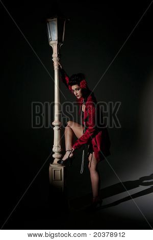 Junge Frau und lightpole