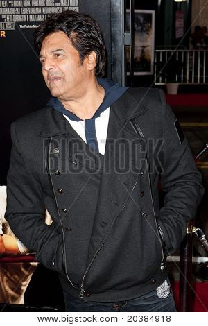 HOLLYWOOD, CA. - DEC 7: Erik Estrada kommt bei der Los-Angeles-Premiere von The Fighter am Grauman's