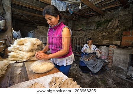April 21 2017 Iluman Ecuador: artisan wool hat manufacturing is running in families for several generations