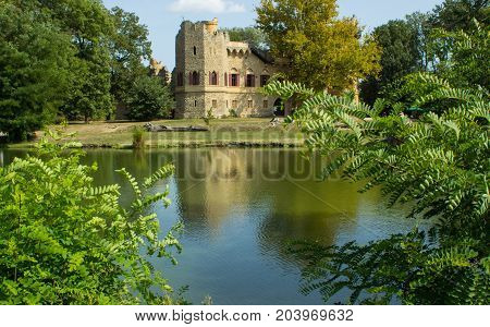 In the foreground are the shrubs and the reflection of Jan's castle in the river.