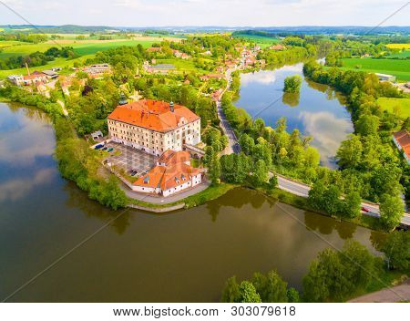 Lnare Castle is located in the village of the same name in the Strakonice district of Southwestern Bohemia. Built in the 17 century in Baroque style. Aerial view to famous Czech landmark. Europe.