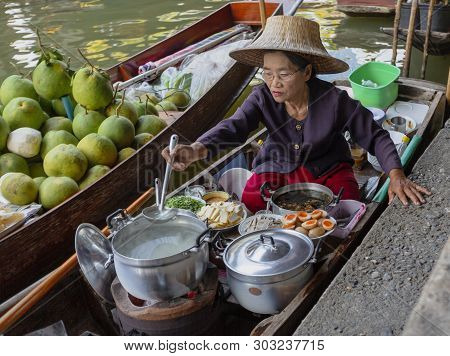 Bangkok, Tahiland - 2019-03-03 - Women Sell Food From Boats At The Floating Market