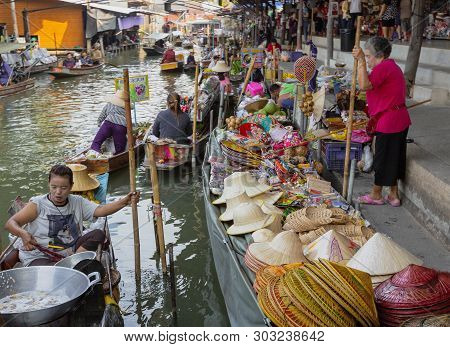 Bangkok, Tahiland - 2019-03-03 - Women Sell Food From Boats At The Floating Market
