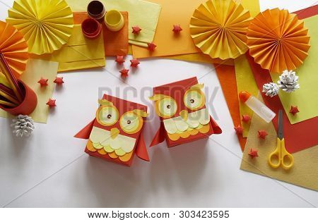 A Children's Master Class To Pack A Gift In A Box An Owl.