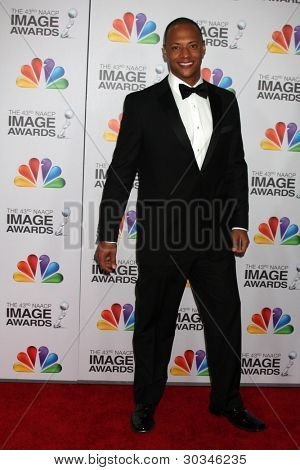 LOS ANGELES - 17 feb: บรู๊คส์อีเมอร์สันมาที่ 384 NAACP ภาพรางวัลที่ Auditoriu ศาล