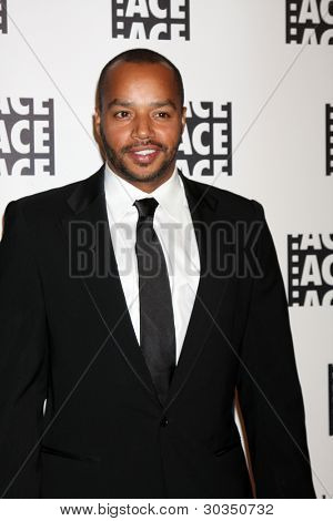 Los Angeles feb 18: Donald Faison kommt bei der 62. jährliche Ace Eddie bei den Beverly-Griff Award