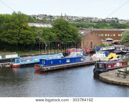 Brighouse, West Yorkshire, United Kingdom: 24 May 2017: A View Of Brighouse Basin Boats And Moorings