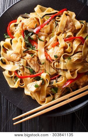 Pad Kee Mao Rice Noodles With Chicken, Basil, Chili Pepper And Sauce Close-up On A Plate. Vertical T