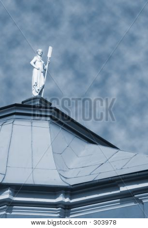 Statua a tetto Petropavlovskaya fortezza, monocromatico