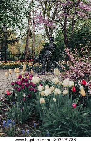 Pella, Iowa, Usa - May 2, 2019: Sculpture Of A Dutch Man With His Bicycle In Scholte Gardens. Variet