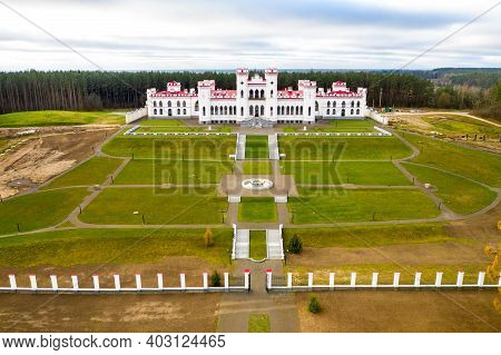 Puslovsky Palace. Autumn Kossovsky Castle In Belarus