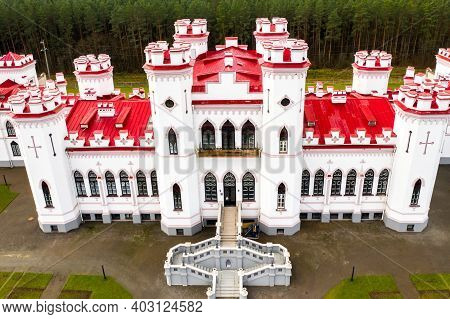 Puslovsky Palace. Autumn Kossovsky Castle In Belarus