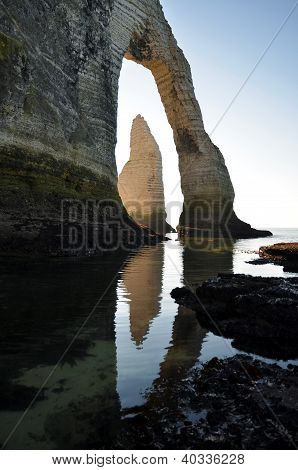 Ünlü iğne, Etretat Fransa'da çekti.