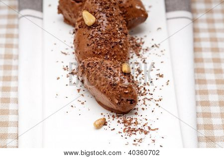 ขนมช็อคโกแลตมูส Quenelle