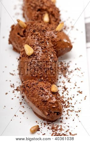 ขนมช็อคโกแลตมูส Quenelle