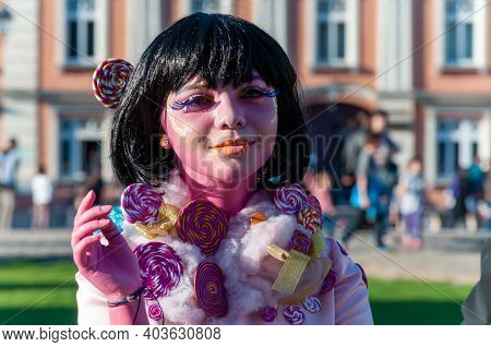 Timisoara, Romania - March 31, 2017: Woman In A Masquerade Costume, Posing As A Living Statue At The