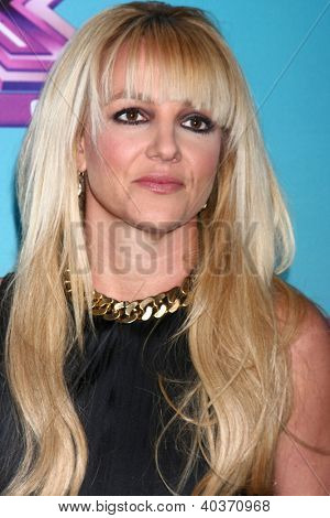 LOS ANGELES - DEC 17: Britney Spears na 'X faktor' sezóny finále tiskové konferenci na CBS Televi