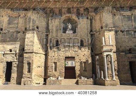 Antigo teatro romano laranja, sul da França