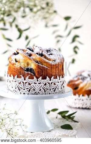 Easter Cake Kraffin. Craffins With Raisins, Candied Fruits And Sprinkled With Powdered Sugar. Close-