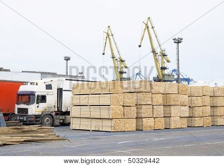 wood deposit in port