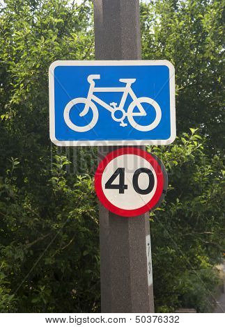 cycle lane road sign
