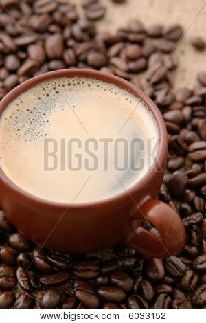 Šálek espresso s kávová zrna