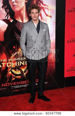 LOS ANGELES - NOV 18:  Sam Claflin arrives to the 