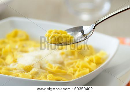 Ravioli in brodo