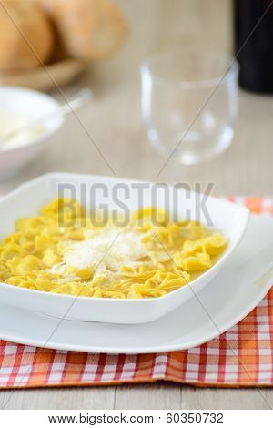 Ravioli in brodo