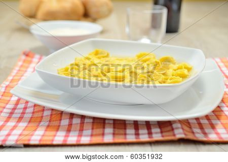 Ravioli in brodo
