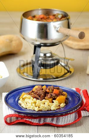 Piatto di Gulasch con gnocchetti ungheresi