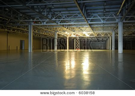 Lege donkere Storehouse
