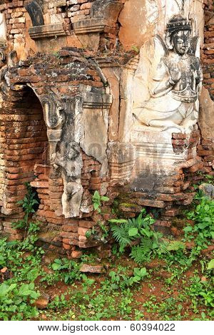 INDEIN, MYANMAR - DEC 12, 2013 Pagodas of Indein, Inle Lake, Myanmar : Ruined statue at the entrance of the ancient Stupas at Indein