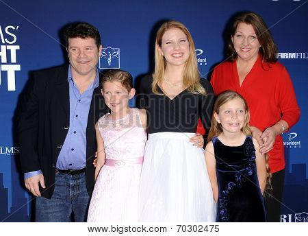 LOS ANGELES - APR 29:  Sean Astin, Christine Harrell, Alexandra Astin, Elizabeth Astin  arrives to the 