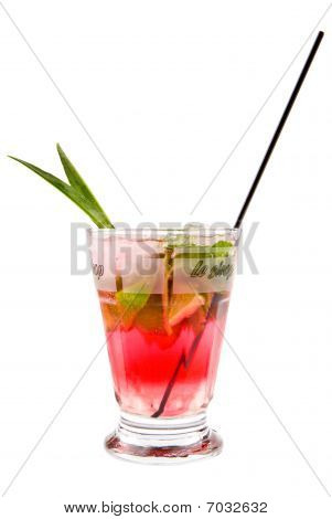 elegante kÃ¶stlichen Cocktail auf weiÃŸem Hintergrund