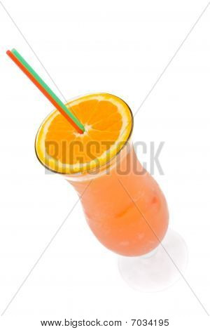 frisch gepresstem Orangensaft im Glas