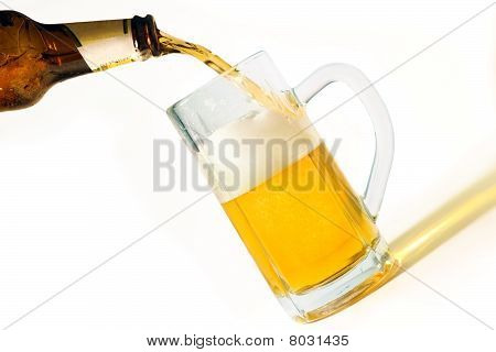 Bira dökerek