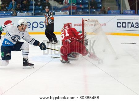 Andrew Murray (17) Defends The Gate