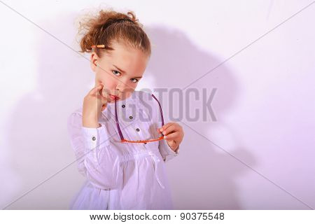 Blond girl with ear piece in the mouth