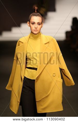 Adl Cengiz Abazoglu Catwalk