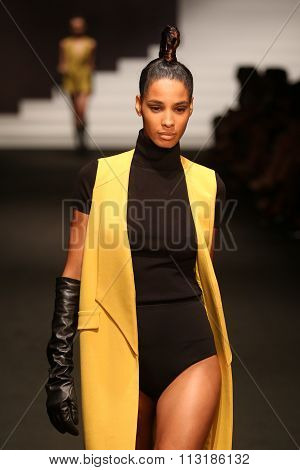 Adl Cengiz Abazoglu Catwalk