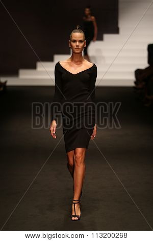 Adl Cengiz Abazoglu Catwalk